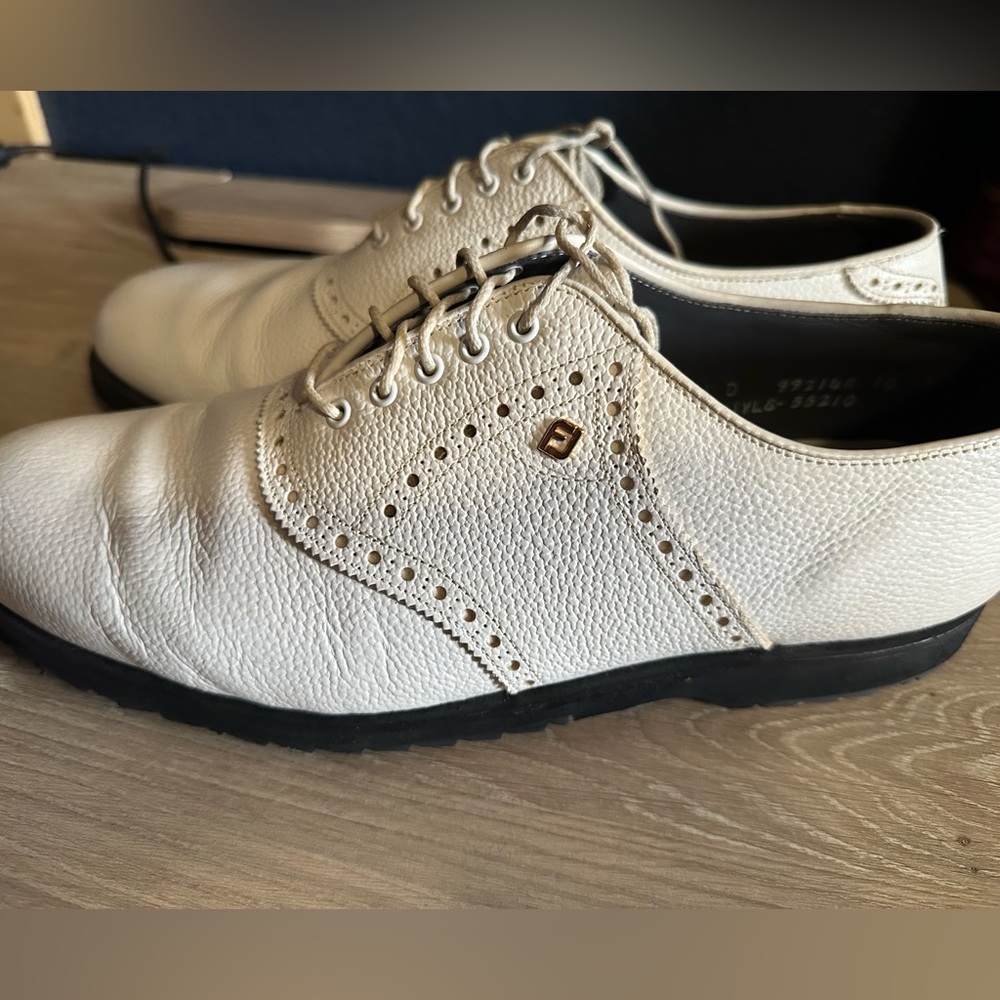 FootJoy Classics Professional Spikeless Golf Shoes size 11 d 55210